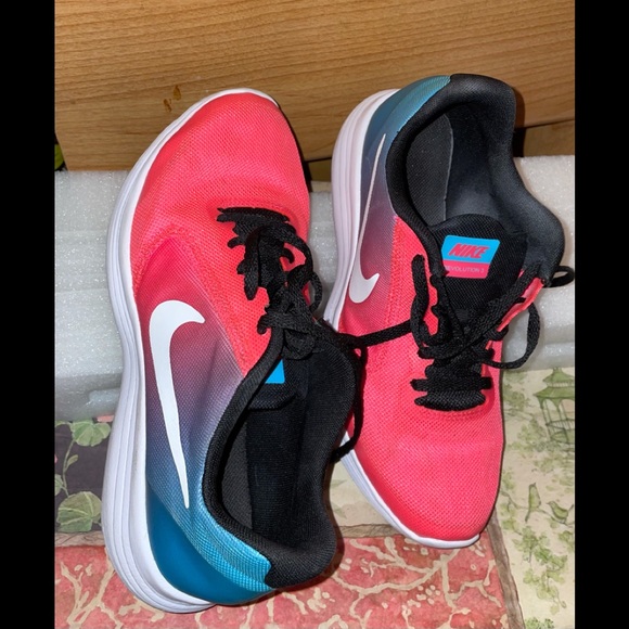 Nike Revolution 3 Air Max Women Size 5Y 819416-404 Pink/ Blue/Purple Umbre - Picture 2 of 7